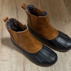 Magellan Outdoors Women’s Tan and Navy Rain Boots